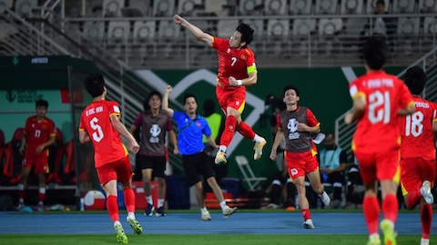 Chiếc cúp Vua phá lưới suýt không kịp chuyển đến tay Nguyễn Đình Bắc